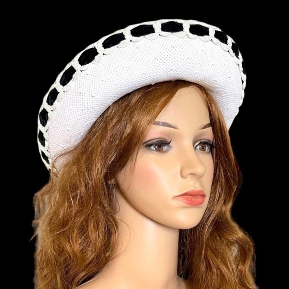Sweet and Innocent Vintage Eric Javits 1980’s Black & White Derby Pillbox Hat - Picture 1 of 15
